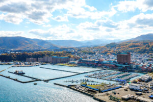 紅葉に囲まれた秋のグランドパーク小樽